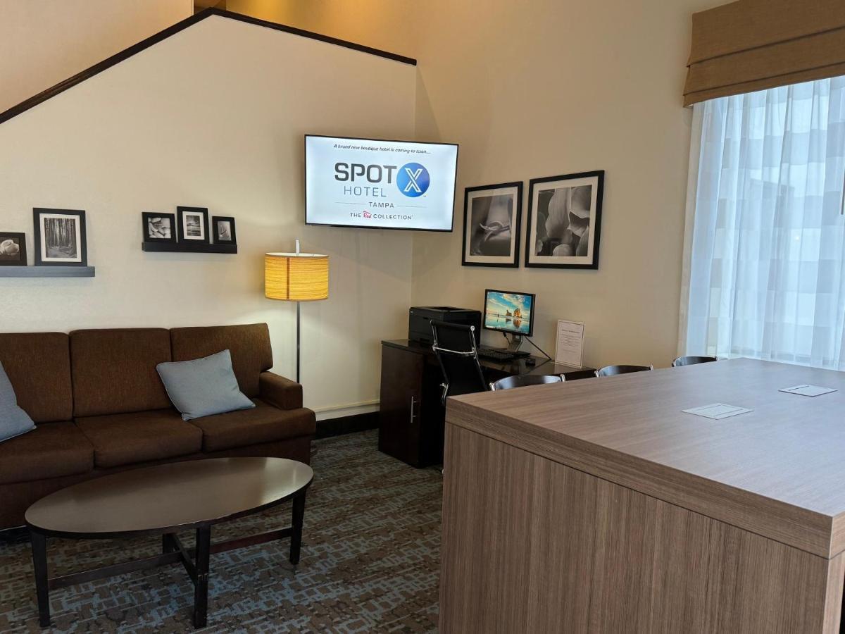 Spot X Hotel Tampa - Wesley Chapel By The Red Collection Bagian luar foto