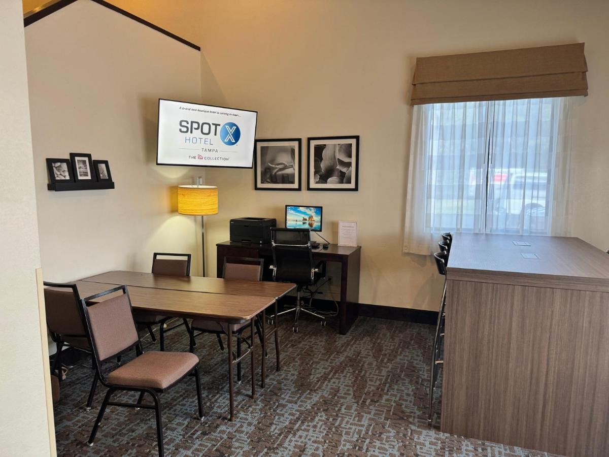 Spot X Hotel Tampa - Wesley Chapel By The Red Collection Bagian luar foto