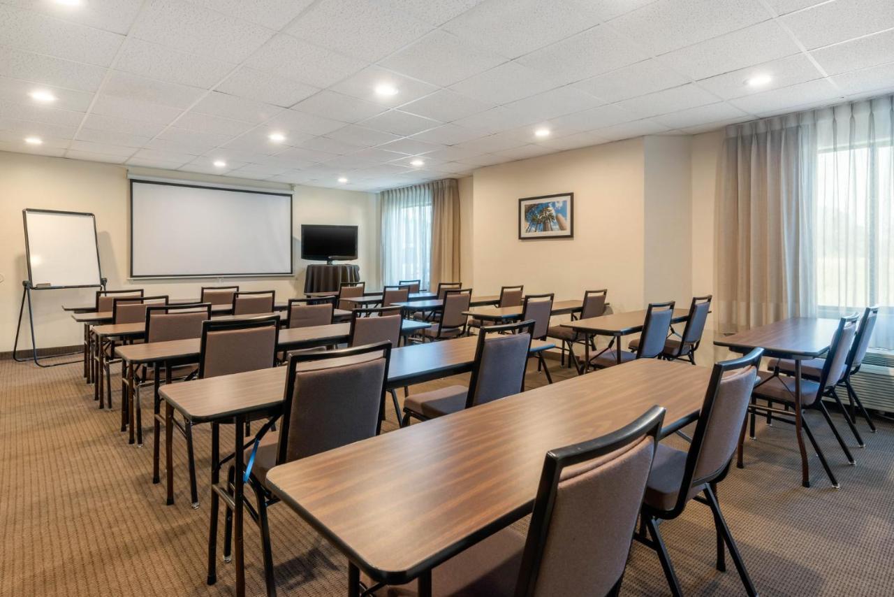 Spot X Hotel Tampa - Wesley Chapel By The Red Collection Bagian luar foto