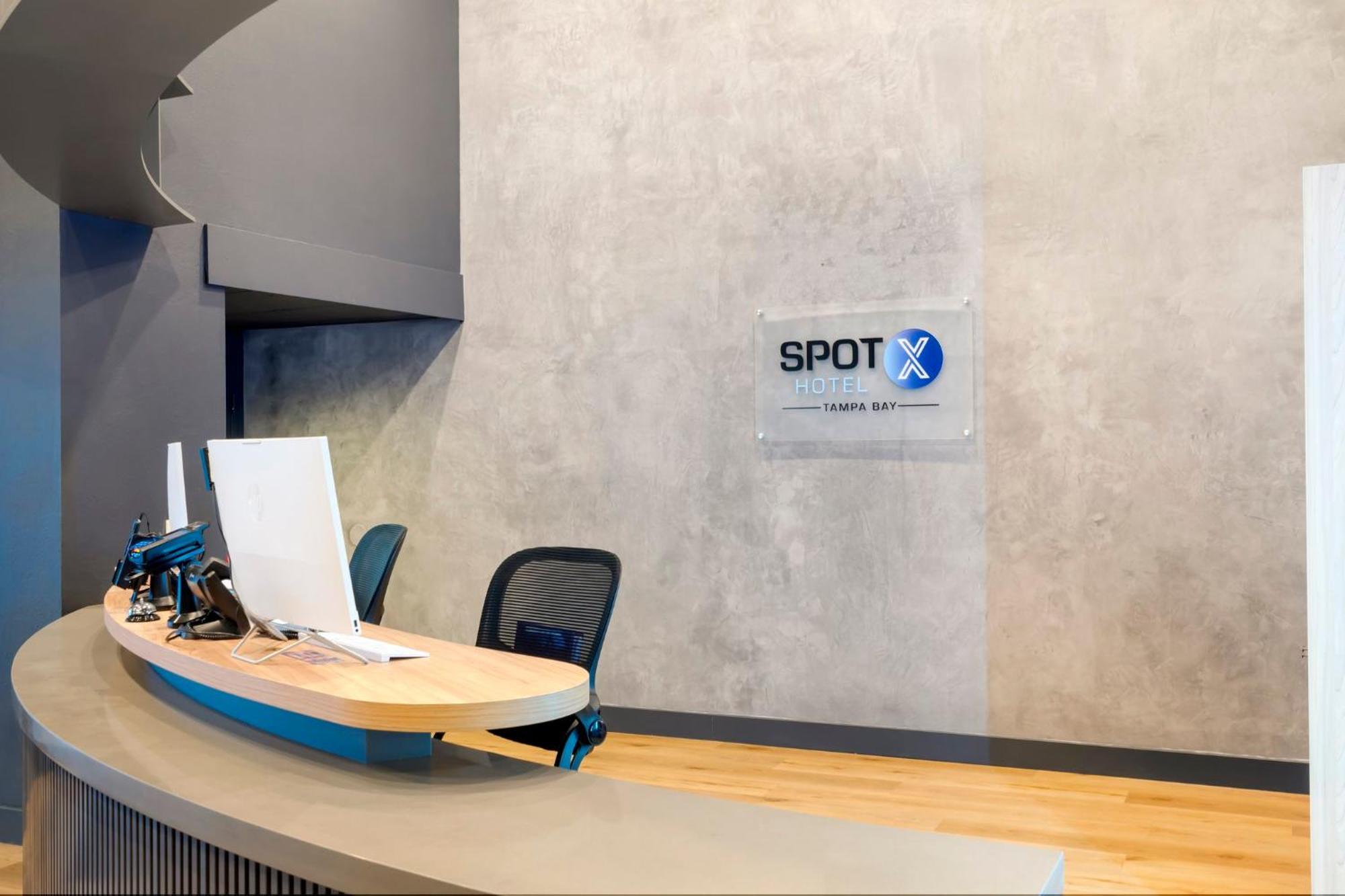Spot X Hotel Tampa - Wesley Chapel By The Red Collection Bagian luar foto