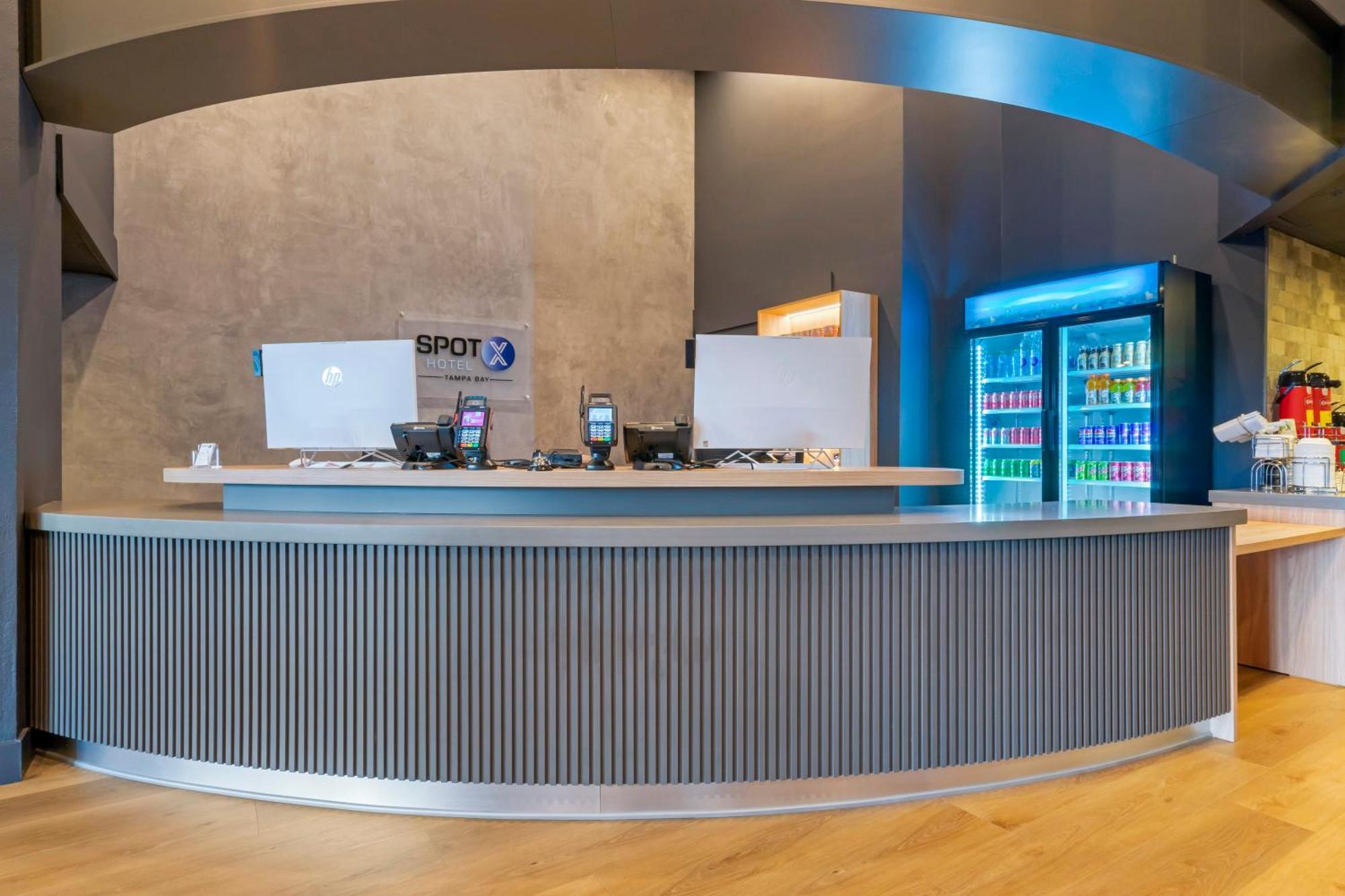 Spot X Hotel Tampa - Wesley Chapel By The Red Collection Bagian luar foto